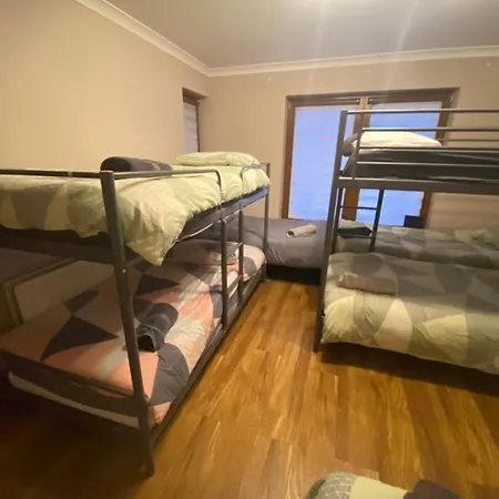 Quarto em Acomodações Particulares Dorm 5-6 People Shared Bathroom Outside *